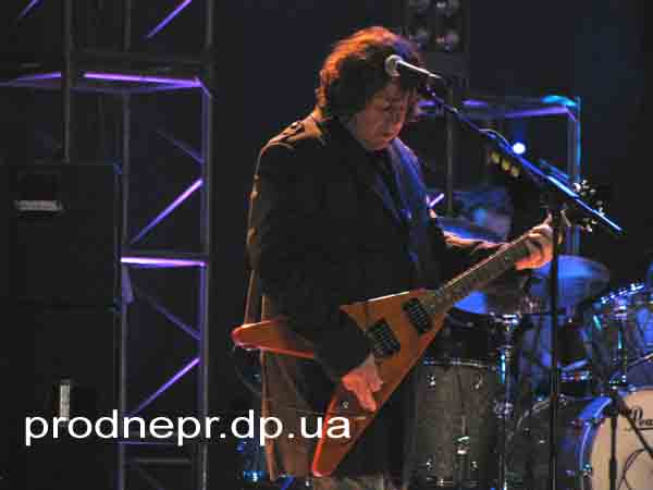     (Gary Moore)  