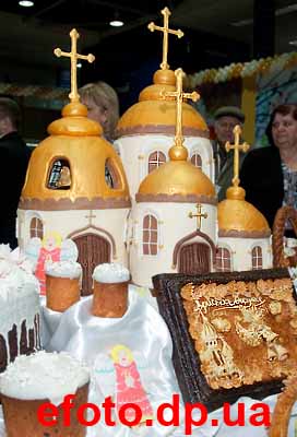 пасхальные куличи,  победившие на Первом Всеукраинском конкурсе в Донецке, среди хлебозаводов,  выпекающих пасхальные куличи