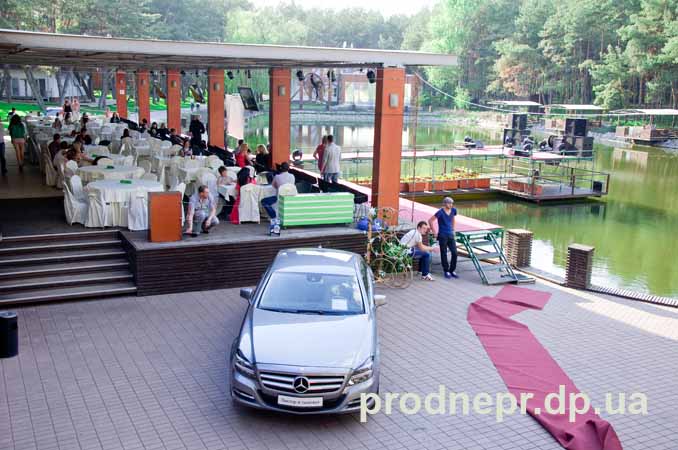 :     Mercedes Benz    , open air Fashion Parad Gold Party 2012