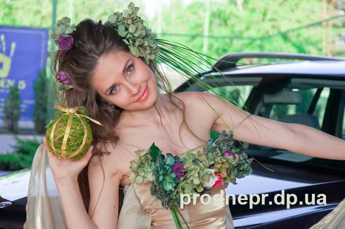 Фото: гости показа моделей  одежды в Днепропетровске , open air Fashion Parad Gold Party 2012
