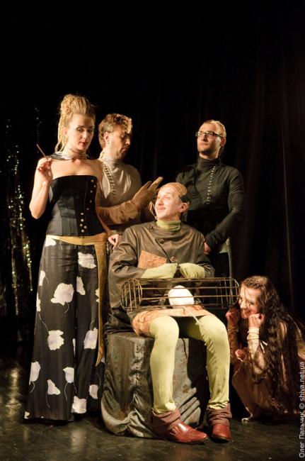 "Наш Гамлет" в постановке Театра 19 на днепропетровской сцене