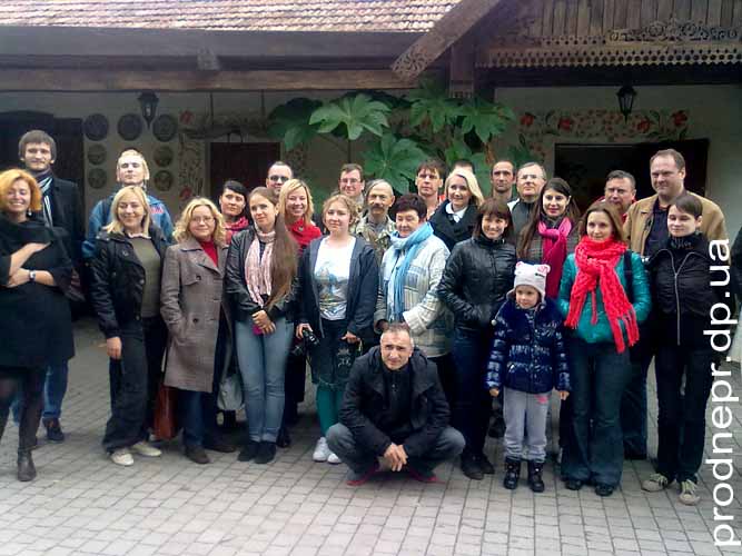 Фото: новый туристический маршрут "Наследие предков. Хортица + Петриковка" открыли киевские журналисты