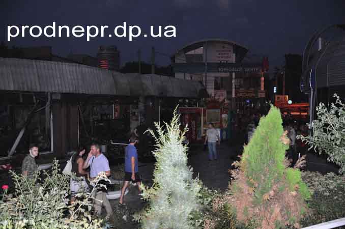 Фото с места пожара на Театральном бульваре в Днепропетровске