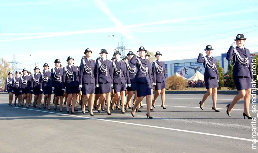 Фото: участники парада в честь 70-летия  Битвы за Днепр  в Днепропетровске 
