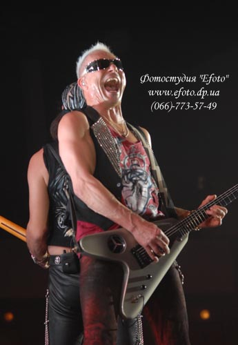 Фото:  Рудольф Шенкер, группа Scorpions на концерте в Днепропетровске