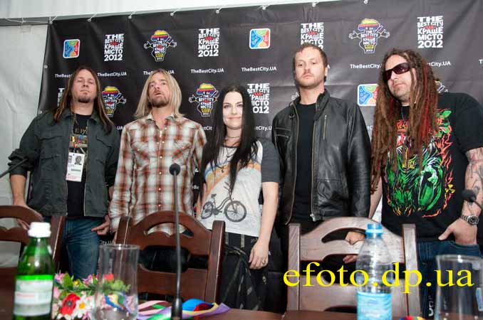 ‘ото: группа "Evanescence"   на пресс-конференции  фестивал¤ " раще м≥сто Ц ƒн≥пропетровськ" 
   в ƒнепропетровске 