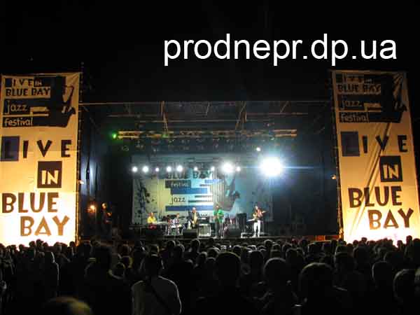   Live in Blue Bay-2010