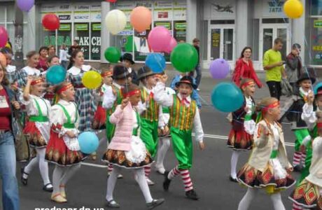 Парад детских самодеятельных коллективов на Набережной
День города Днепропетровска