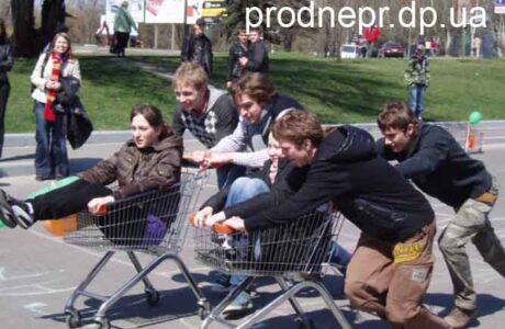 Чемпионат по стрит-рейсингу на тележках в Днепропетровске