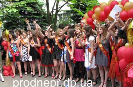 В Днепропетровских школах прошли праздники “Последнего звонка”