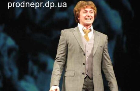 Сергей Безруков в спектакле “Хулиган”