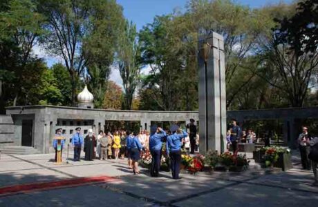 Памятник героизму сотрудников органов внутренних дел, погибших при исполнении служебного долга в Днепропетровске