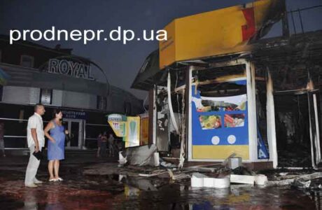 Фото  пожара на Театральном бульваре в Днепропетровске