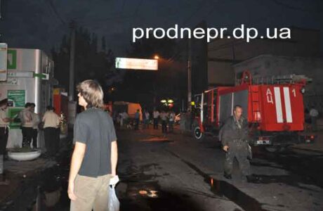 Фото  ликвидации пожара на Театральном бульваре в Днепропетровске
