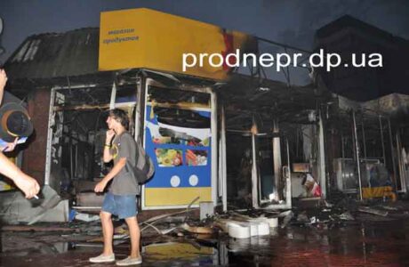 Фото  с места ликвидации пожара на Театральном бульваре в Днепропетровске