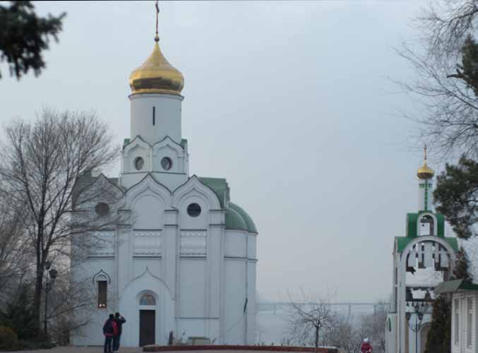 На фото: Церковь Святого Николая на Комсомольском острове, Днепропетровск