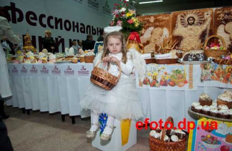 Фото: Пасхальные куличи и пасхи, представленные  на Первом Всеукраинском конкурсе в Донецке