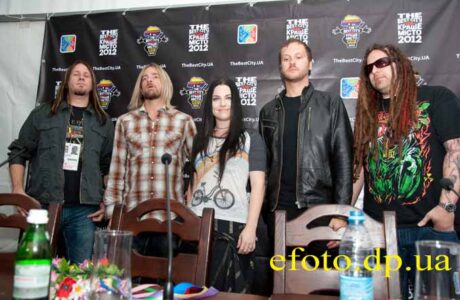 Фото:  группа "Evanescence" и солистка Эми Ли (Amy Lee)  на  фестивале "Краще місто – Дніпропетровськ". 
   в Днепропетровске