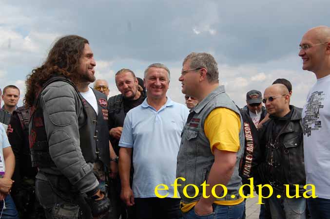 Фото: Александр Вилкул с байкерами,  открытие  фестиваля "Краще місто – Дніпропетровськ". 
   в Днепропетровске на Фестивальном причале