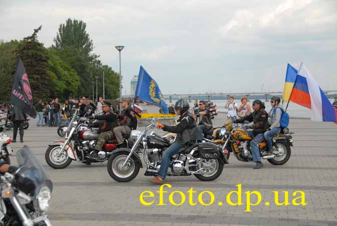 Фото  открытия  фестиваля "Краще місто – Дніпропетровськ". 
   в Днепропетровске на Фестивальном причале