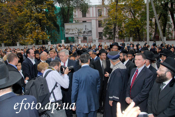 Фото:  открытие еврейского центра Менора и музея Память еврейского народа и Холокост в Украине  в Днепропетровске