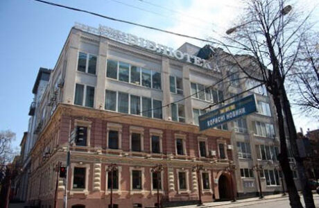 В бібліотеку, грати в футбол!