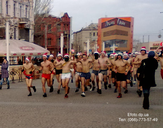 Предновогодняя пробежка Дедов Морозов по Днепропетровску