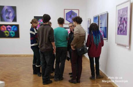Фото  открытия выставки художника Виктора Вазарели в Днепропетровском художественном музее