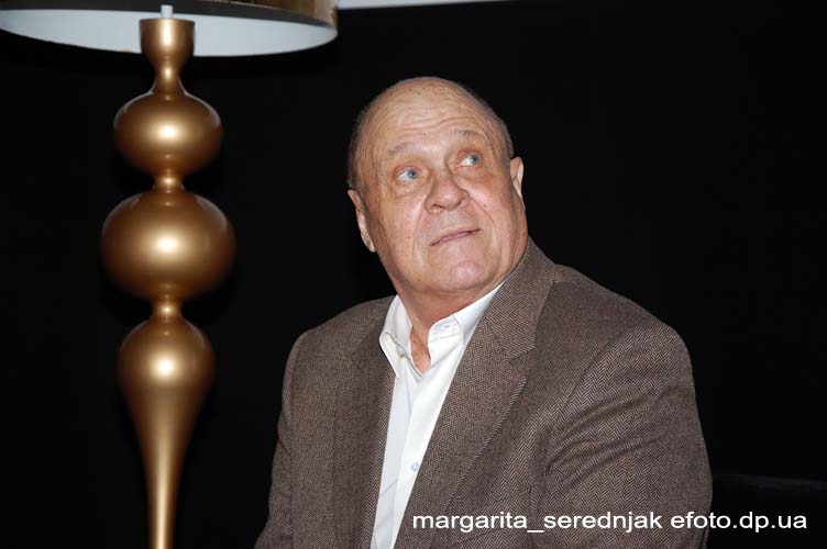 Владимир Меньшов в Кинотеатре Правда-кино представляет: спортивная драма "Легенда №17" и шпионский триллер Мёбиус