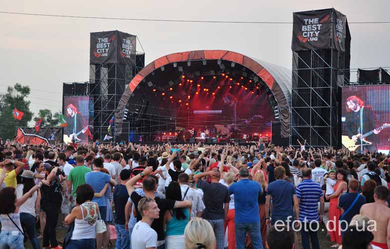 главная сцена фестиваля The Best City-2013 в Днепропетровске