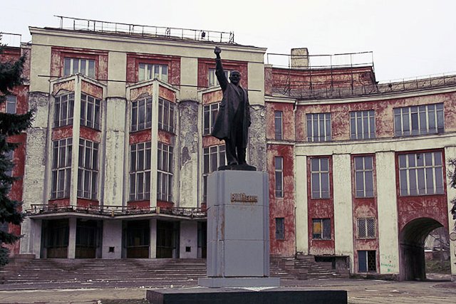 здание ДК Ильича в Днепропетровске в середине 20 века